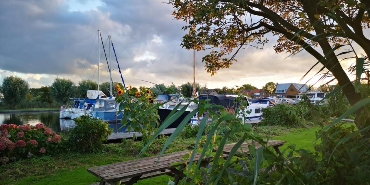 C'Est La Vie Houseboat Hotel Nederhorst den Berg Ngoại thất bức ảnh