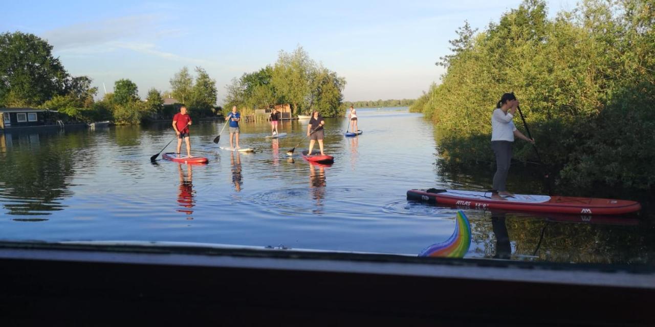 C'Est La Vie Houseboat Hotel Nederhorst den Berg Ngoại thất bức ảnh